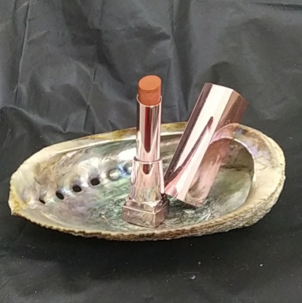 Maybelline Shine Lipstick Shade 060 Color Chocolate Lust